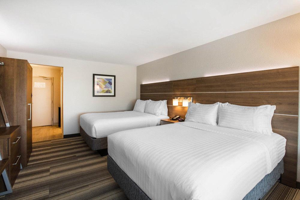 Holiday Inn Express&Suites Ludington Exterior foto